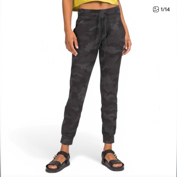 Lululemon Ready to Rulu Jogger High Waist Drawstring Camo Sz 2 Athleisure - Picture 1 of 8